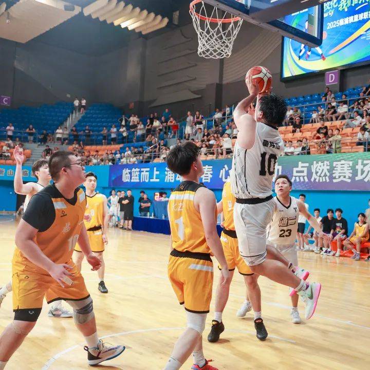 包含篮球巡回赛上演强强对话,皖江貔貅队读秒扳平辽东灰熊队,团队配合流畅;高压逼抢成功的词条 包含篮球巡回赛上演强强对话,皖江貔貅队读秒扳平辽东灰熊队,团队配合流畅;高压逼抢成功的词条